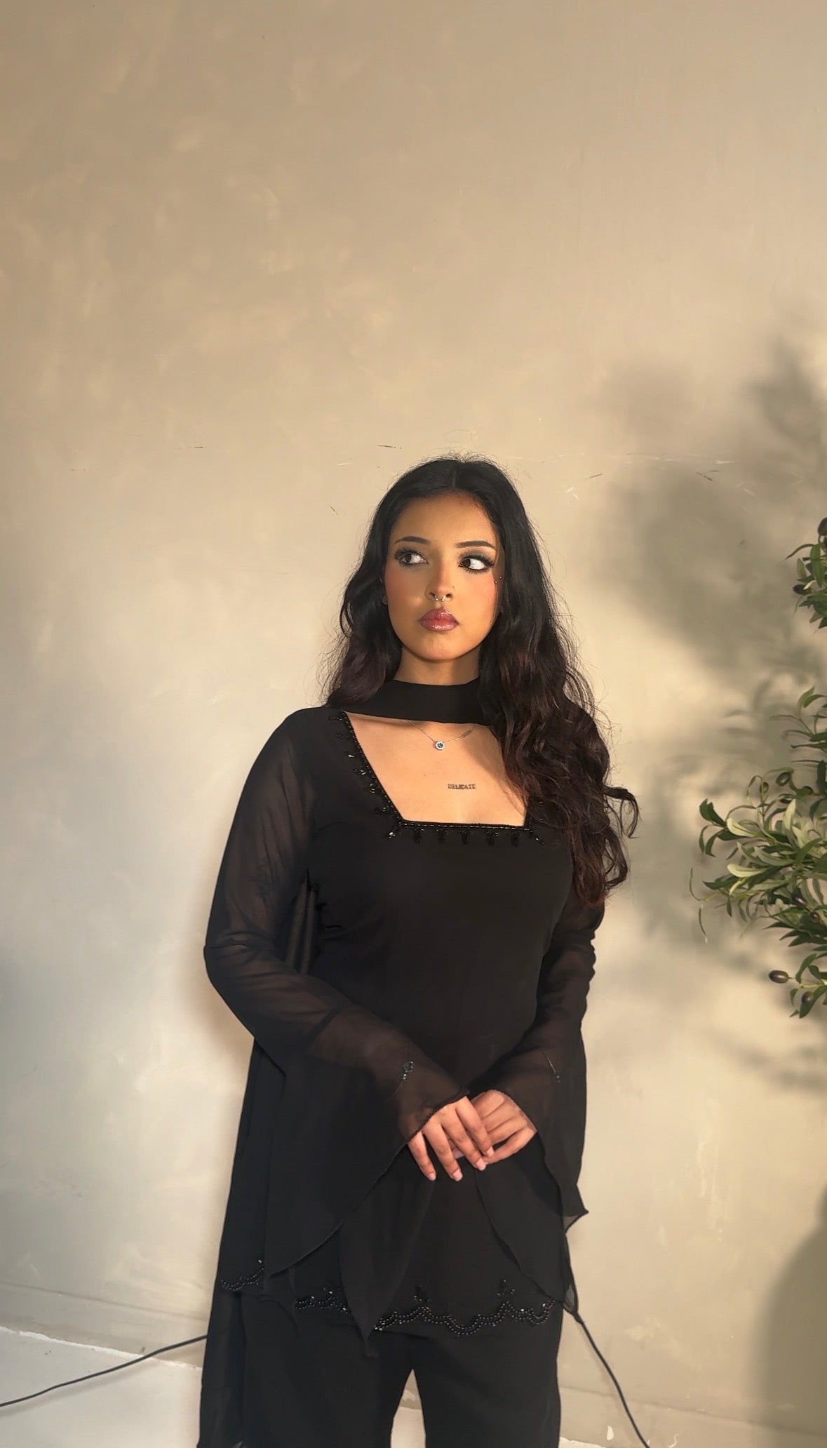 Priya (black)