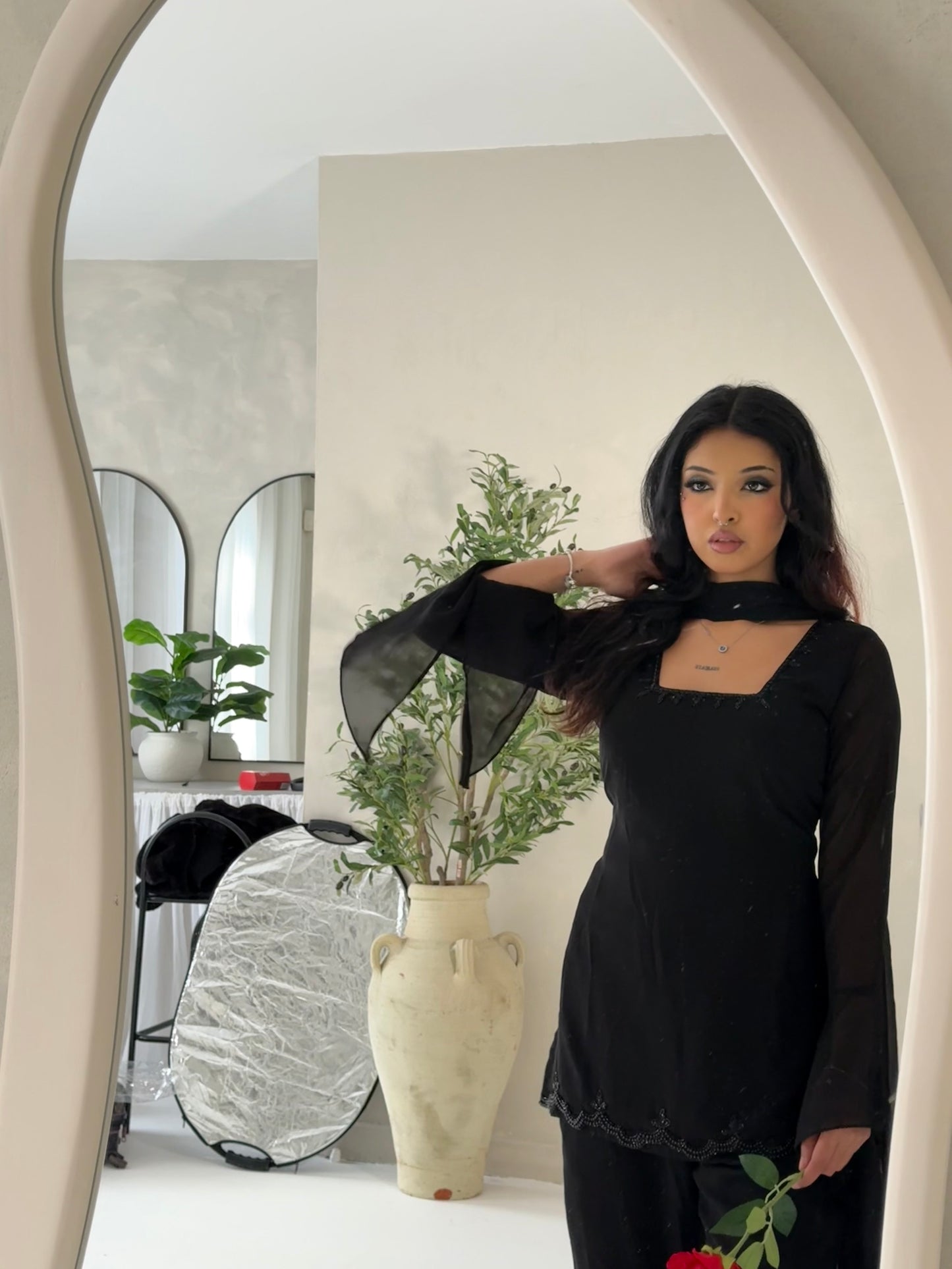 Priya (black)