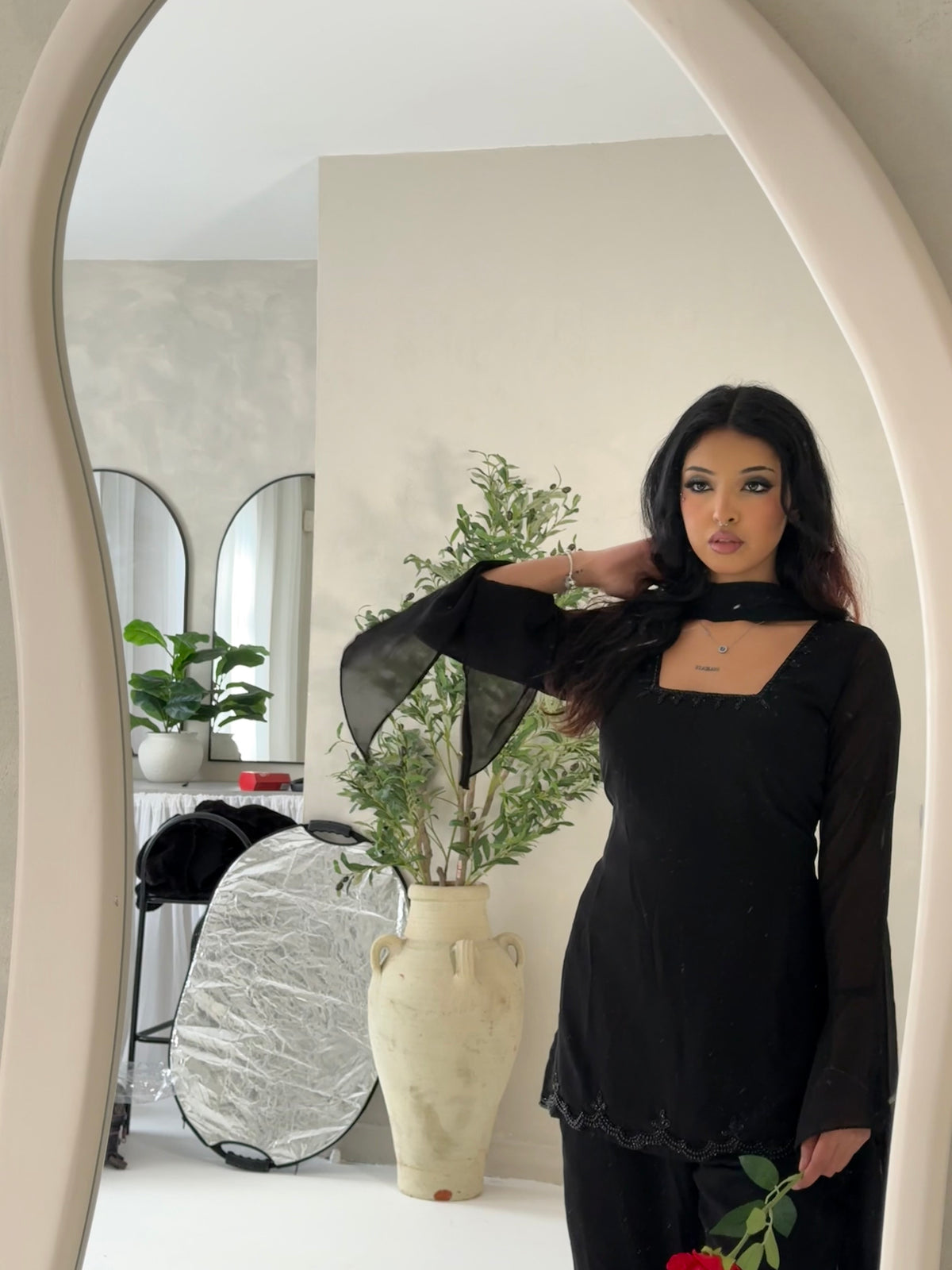 Priya (black)