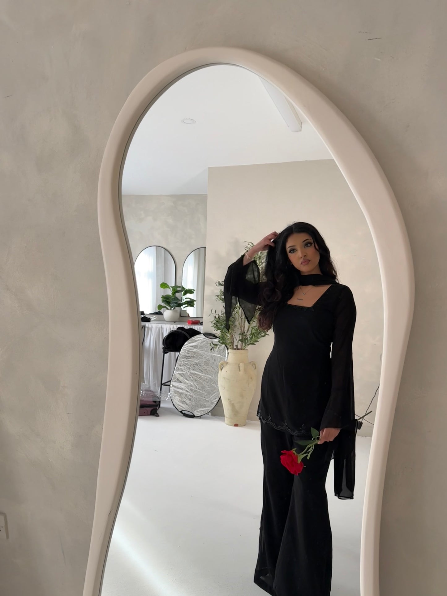 Priya (black)