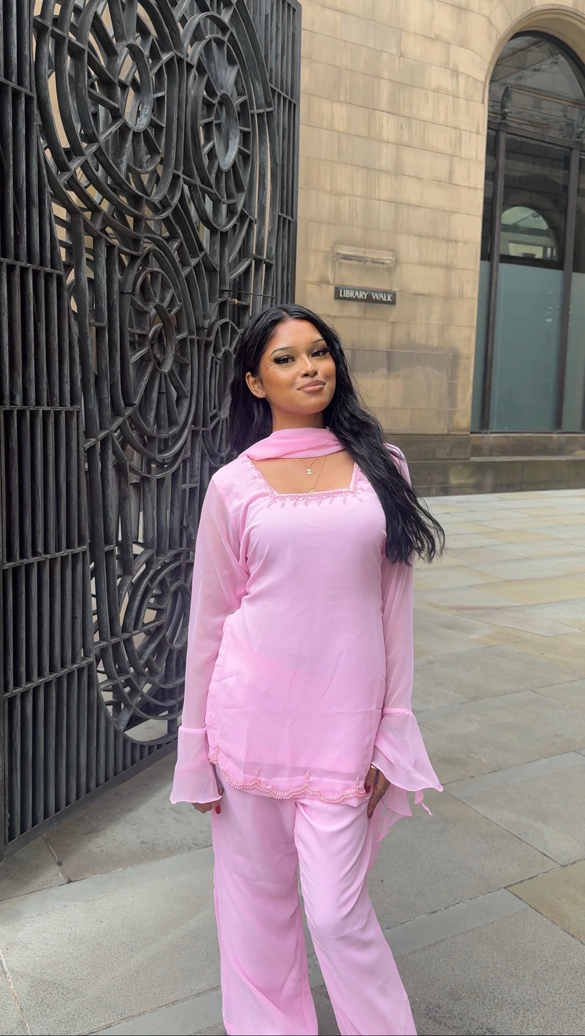 Priya (pink)