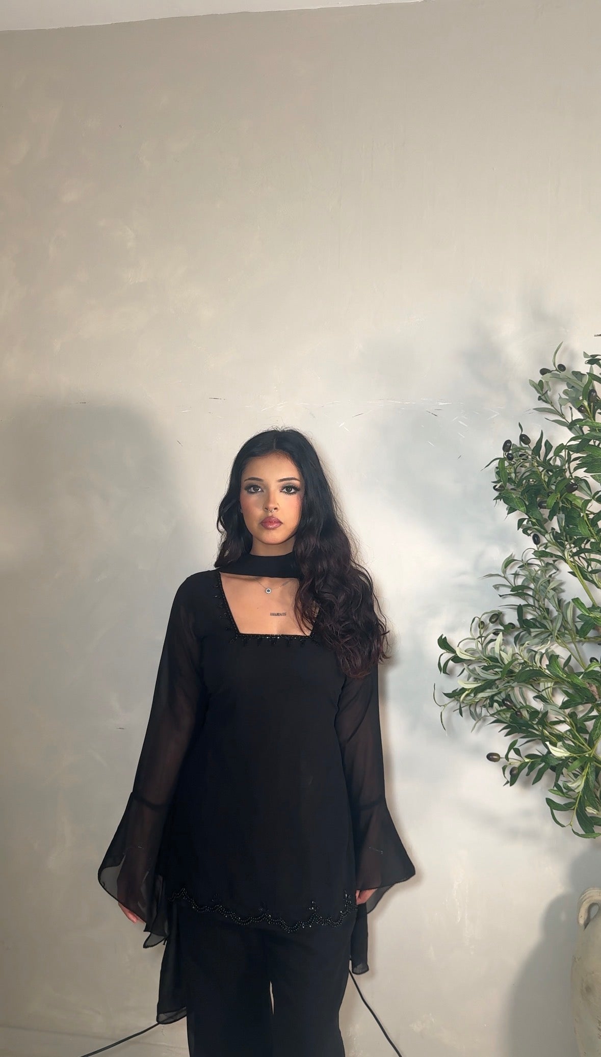 Priya (black)