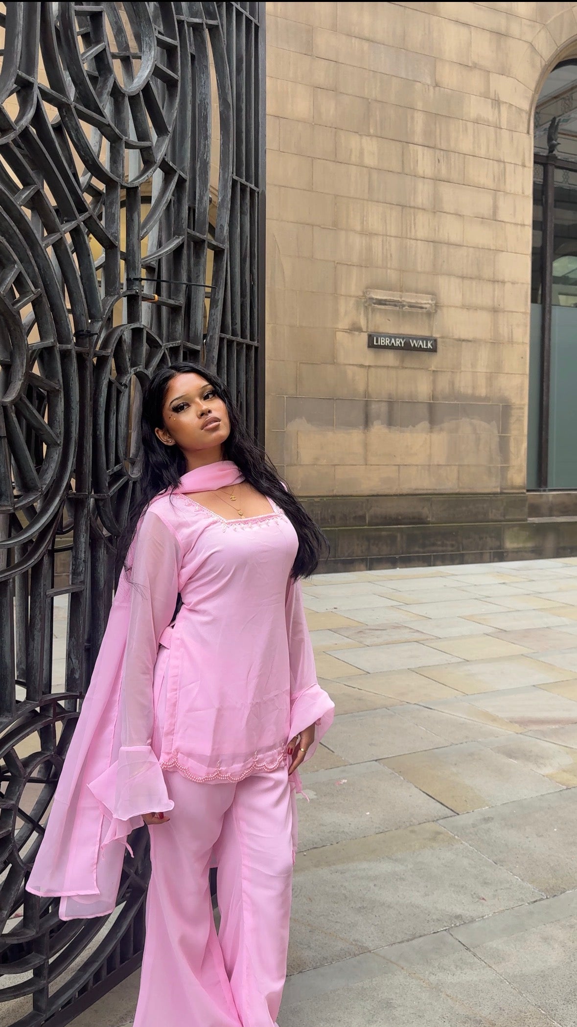 Priya (pink)