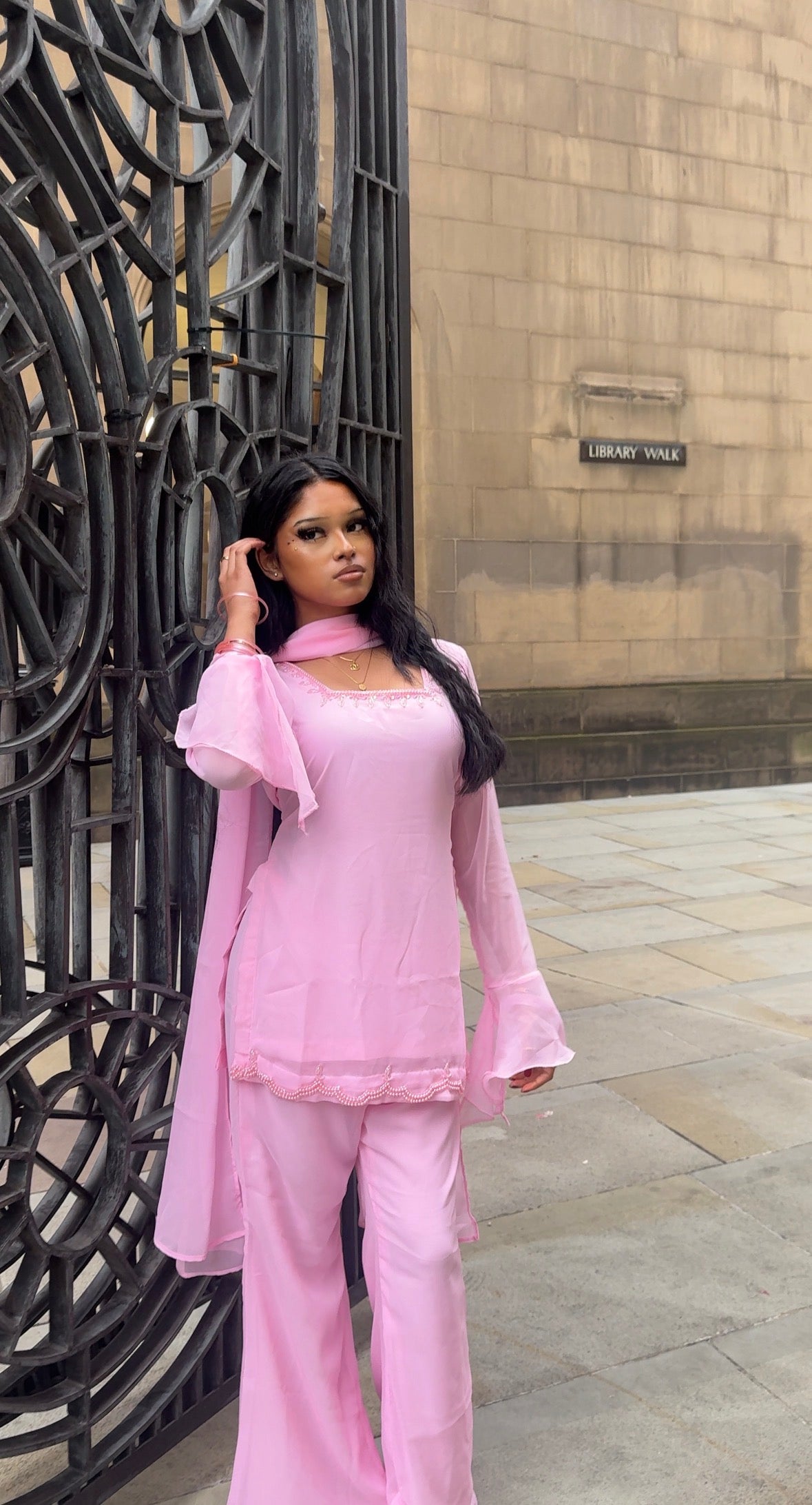 Priya (pink)
