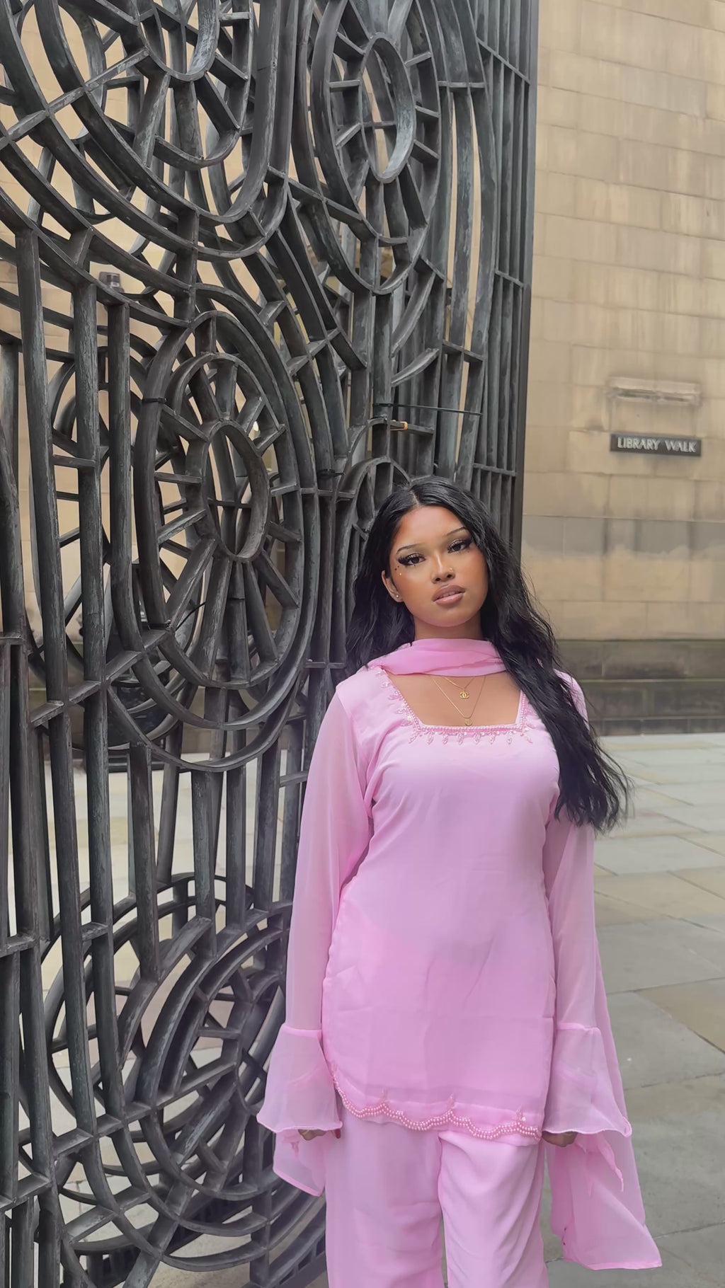 Priya (pink)