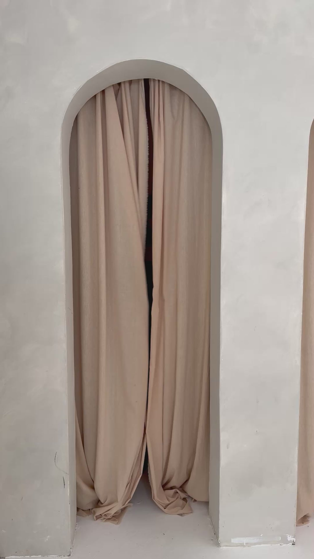 Priya (black)